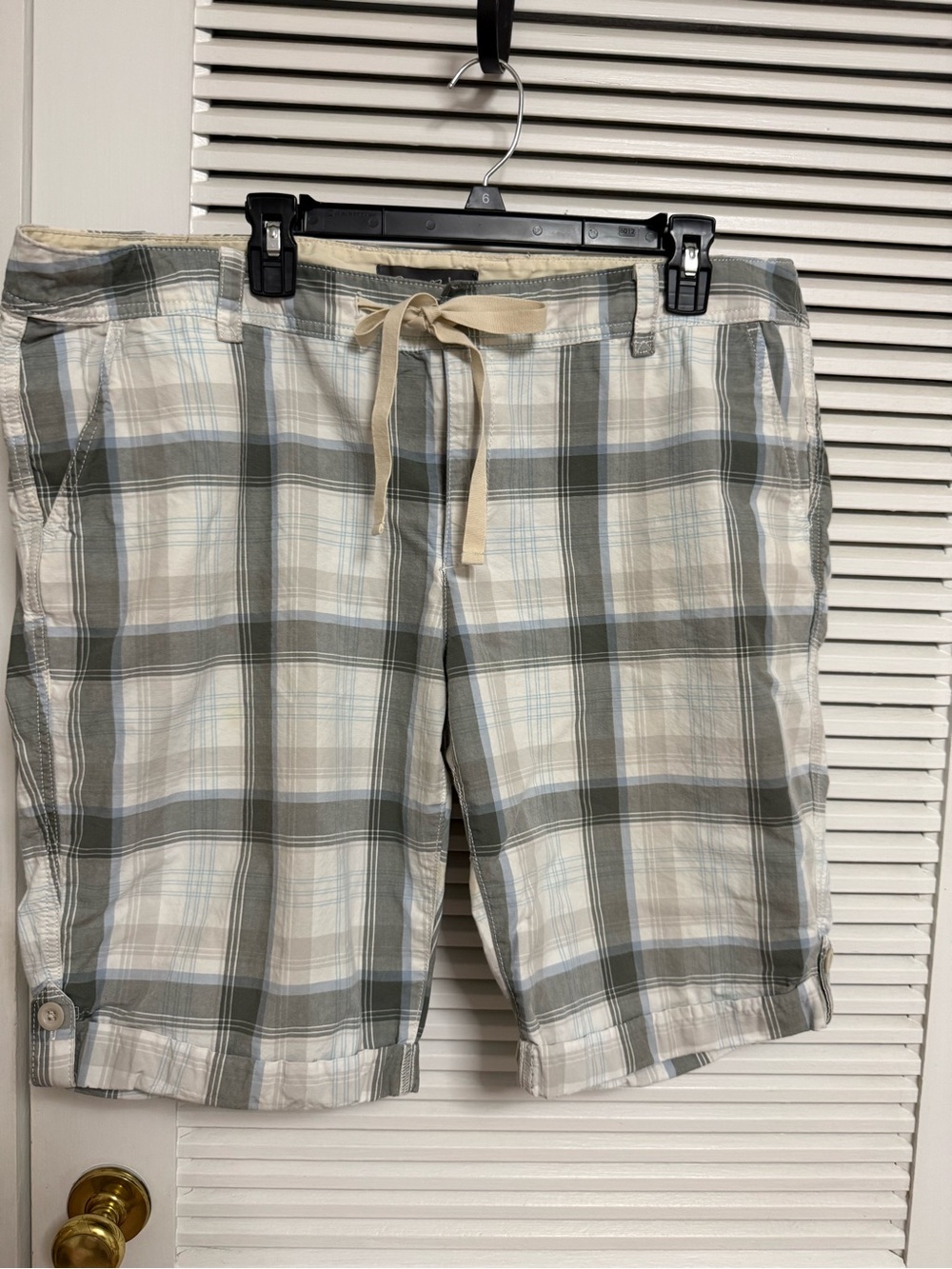 Eddie Bauer Cream and Blue Plaid Women's Shorts